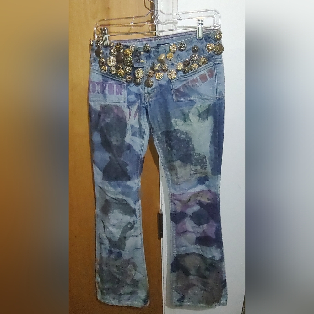 Von Dutch Originals Kustommade Jeans Womens w/Metal Accents Vogue Graffiti Sz 27 - Picture 1 of 16